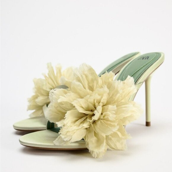 ZARA HEELED SANDALS WITH MAXI FLOWER - Picture 1 of 7